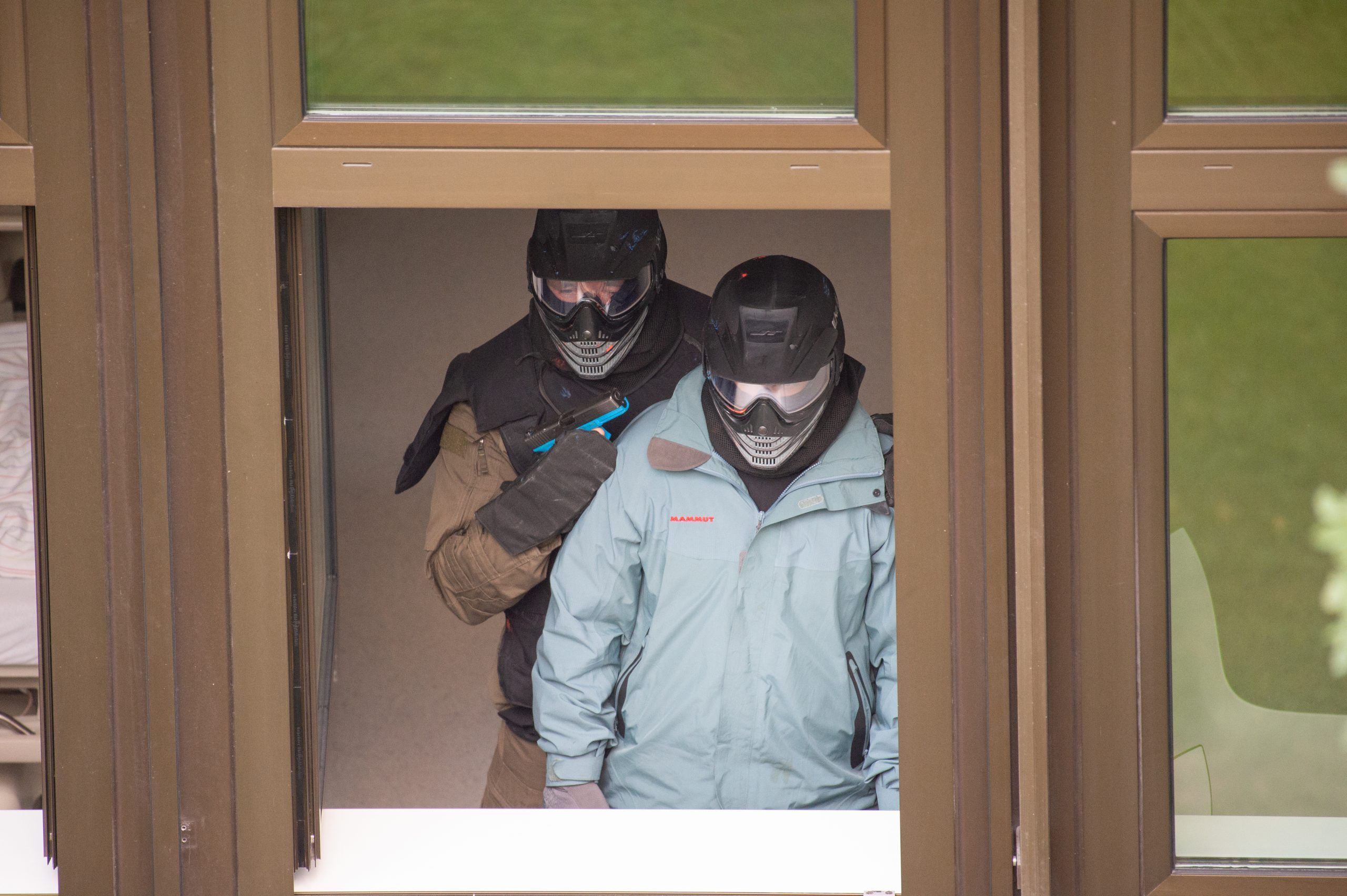 In der Tageschirurgie hat sich der "Täter" mit einer "Geisel" verschanzt.