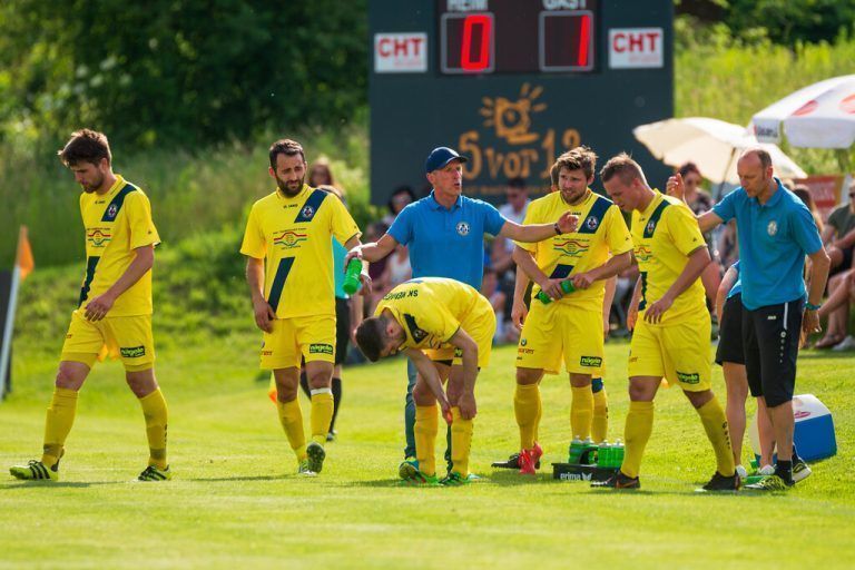 Als aktiver Kicker schoss Enes Cavkic fast 350 Meisterschaftstore für den SK Meiningen, heute steht er als erfolgreicher Trainer an der Seitenlinie. VN/Serra/Stiplovsek