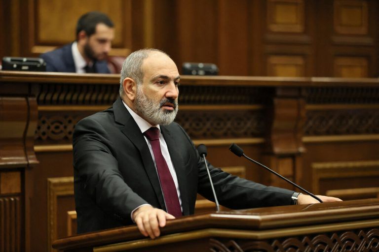 Armeniens Premierminister Nikol Paschinjan am Dienstag im Parlament. Reuters