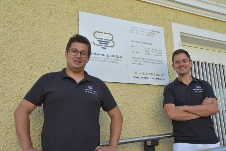 Benjamin Singer (r.) verstärkt die Praxis seines Studienkollegen Mathias Bachmann (l.). BP