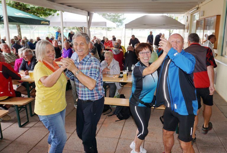 Beste Stimmung herrschte bei der 22. Radsternfahrt des Seniorenbunds beim Tennisklub Koblach.seniorenbund