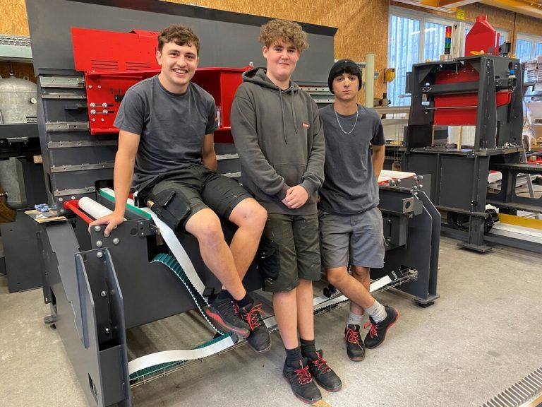 Briganto Beim Aluminium-Säge-Spezialisten haben die Lehrlinge Sandro Lipburger, Tobias Sutterlüty, Can Unurluer mit ihrer Ausbildung gestartet. briganto