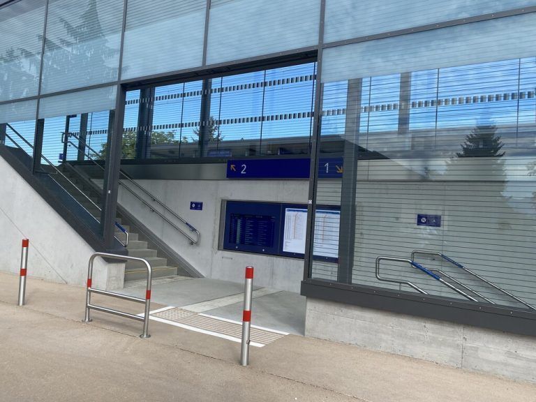 Der Auf- und Abgang zu den Bahnsteigen.
