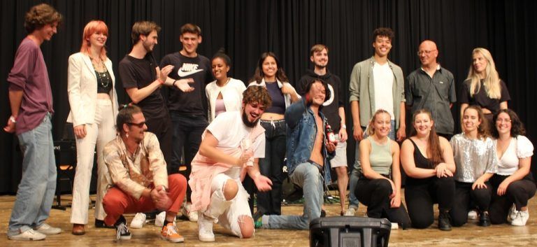 Der Gesamtchor brachte die Beurteilung des Konzerts auf den Punkt: Crazy.