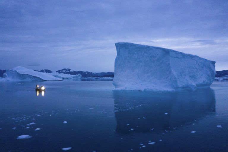 Der Grönländische Eisschild könnte auch ohne Temperaturerhöhung abschmelzen.  AP