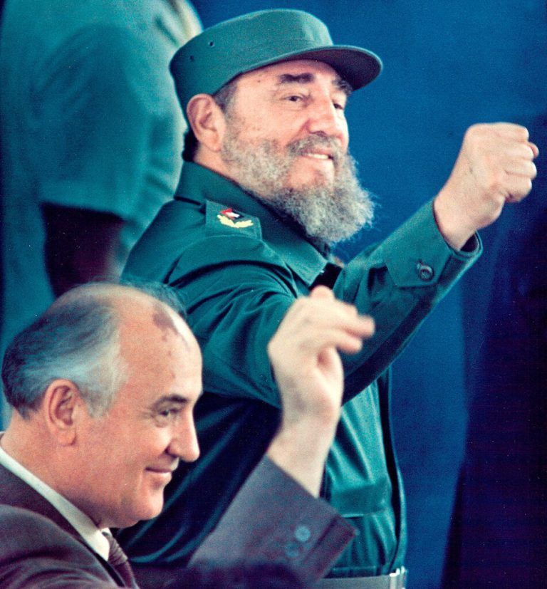 Der kubanische Präsident Fidel Castro und Gorbatschow bei einer Veranstaltung in Havanna im April 1989. RTS