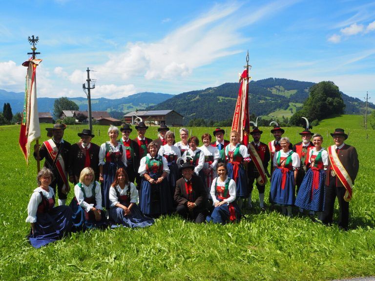 Der Verband der Südtiroler nahm am Trachtenumzug beim Bezirksmusikfest teil.