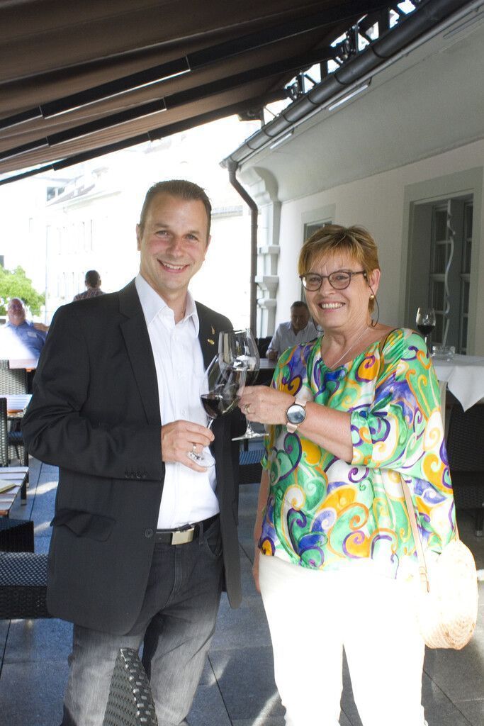 Die Weinakademiker Marcel Böhler und Gerda Linder.