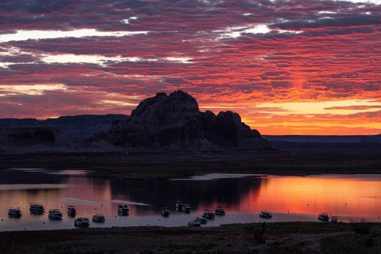 Diese Aufnahme zeigt einen malerischen Sonnenaufgang über dem Lake Powell im US-Staat Arizona. AFP
