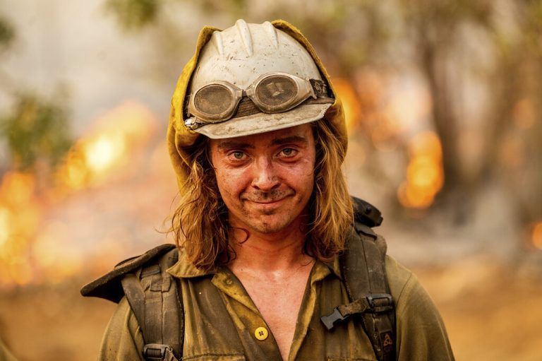 Ein Waldbrand in Nordkalifornien ist außer Kontrolle. 52 Quadratkilometer Wald brennen. Feuerwehrleute kämpfen rund um die Uhr. AP