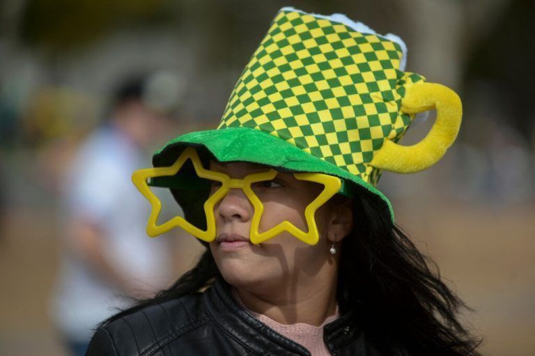 Eine Unterstützerin von Präsident Jair Bolsonaro nimmt an Feiern zur zweihundertjährigen Unabhängigkeit Brasiliens in Brasilia teil. AFP