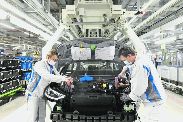 Es werden zwar weniger Autos produziert und verkauft.Dennoch konnten die 16 weltweit größten Hersteller ihren Umsatz deutlich steigern.werk