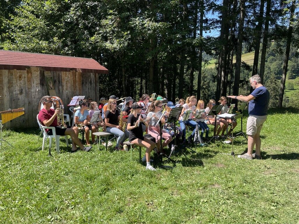 Eingesendet. Vereinsnachrichten aus dem Bezirk