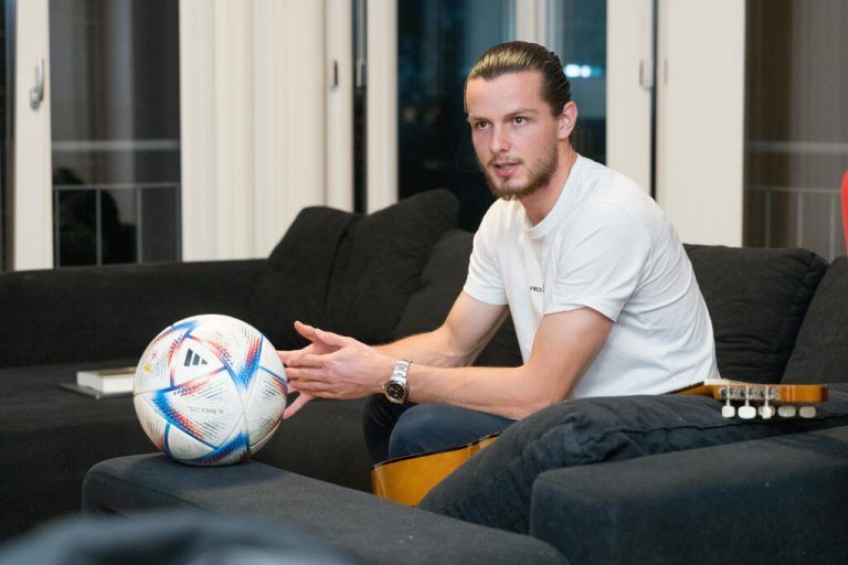 Austrias Innenverteidiger Jean Hugonet hat viele Talente. »C1