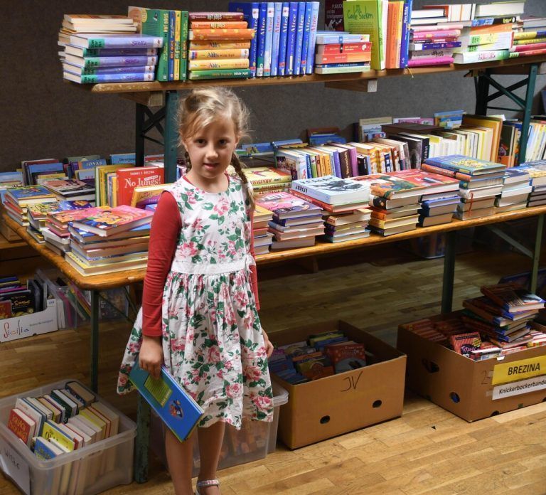 Für kleine Leseratten gibt es eine eigene Abteilung.Bücherflohmarkt bürs