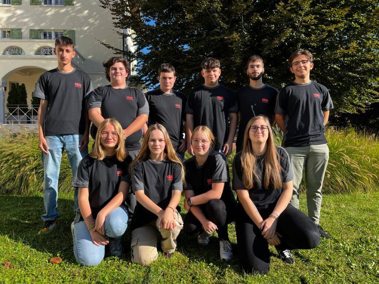 KRAL Zehn neue Lehrlinge starten ihre Ausbildung in Lustenau. Dabei konnten alle angebotenen Ausbildungsberufe - Metalltechnik über Konstruktion, Betriebslogistik, Büro oder IT - besetzt werden. kral