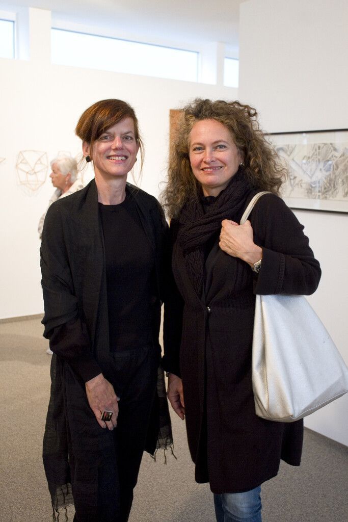 Künstlerin Uta Belina Waeger und Autorin Sabine Grohs.