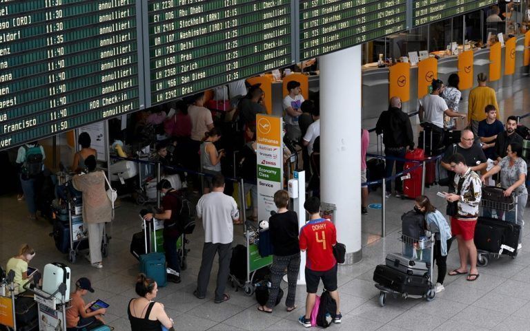 Lufthansa streicht wegen des angekündigten Pilotenstreiks am Freitag nahezu ihr komplettes Programm. Am Flughafen Wien sind vier Flüge von und nach Frankfurt betroffen. AFP