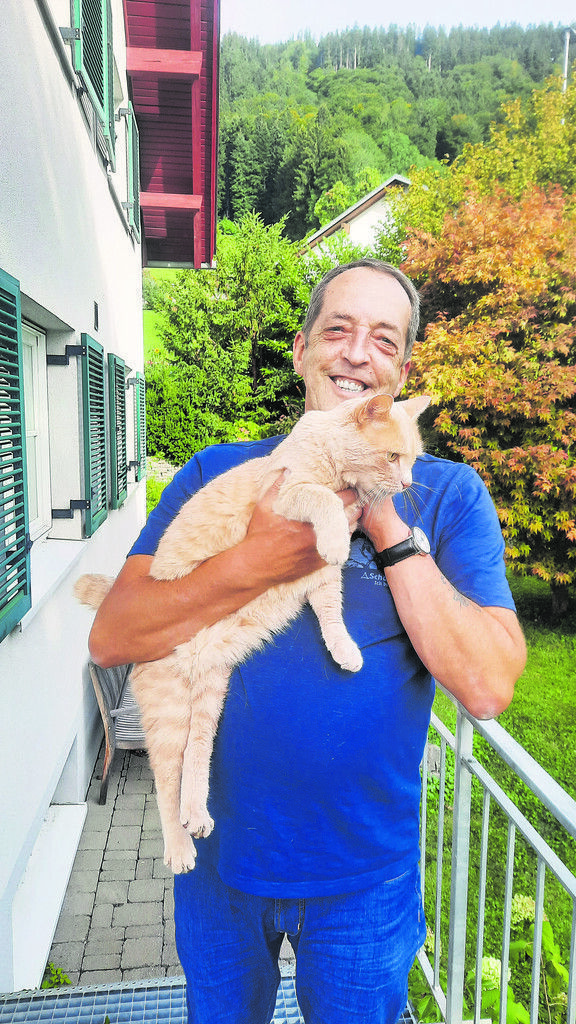 Manfred mit seinem treuen Begleiter. Raphael Wittwer