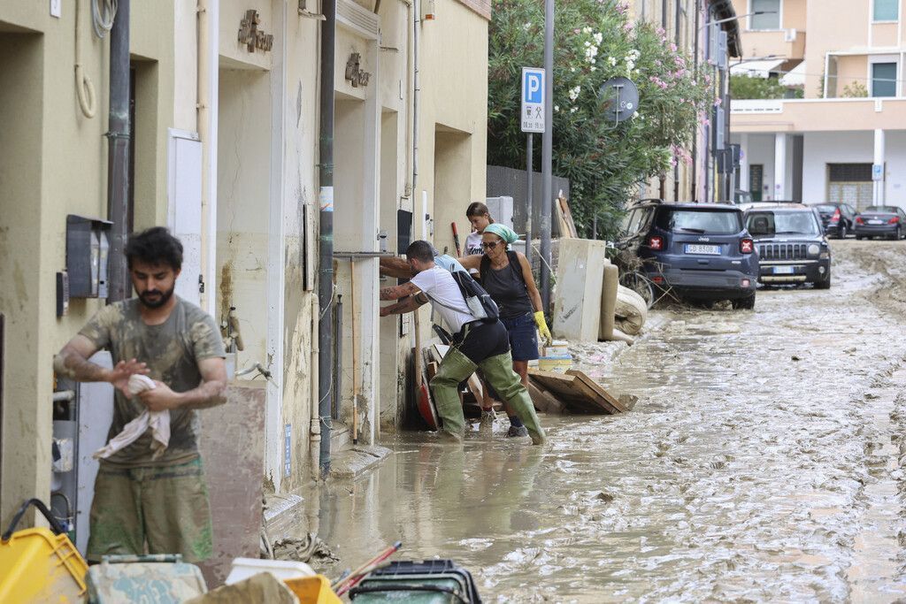 Unwetter in Italien: Suche nach Vermissten geht weiter