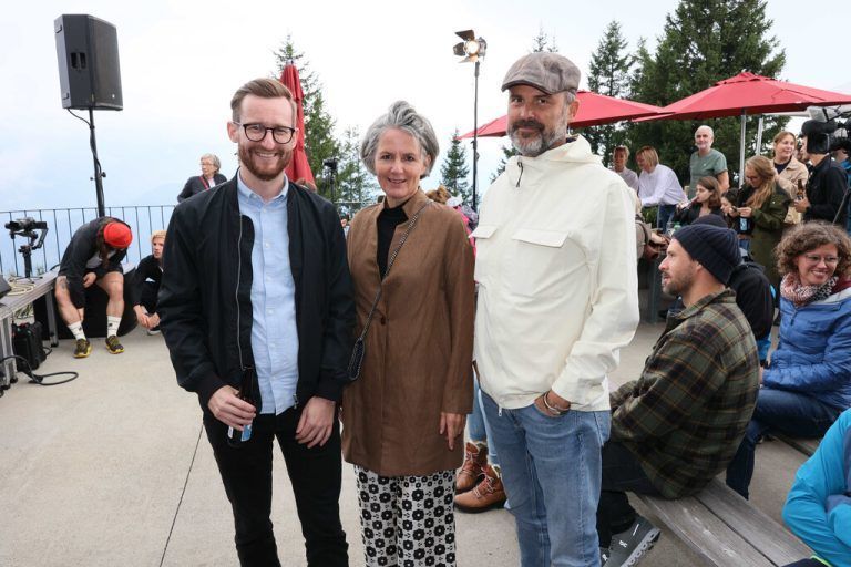 NEOS-Abgeordneter Johannes Gasser sowie Rita und Andreas Ratz.