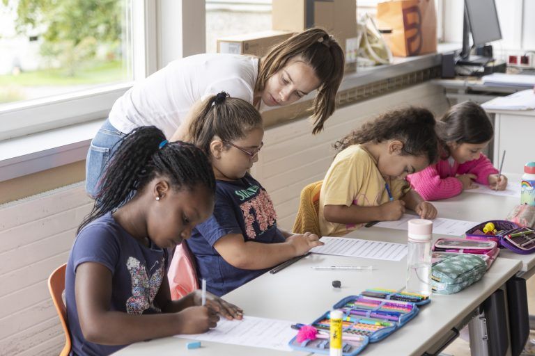 In der Volksschule Rankweil Montfort nehmen insgesamt 16 Kinder an der Sommerschule teil.