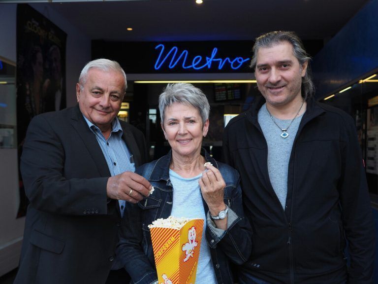 Prokurist Peter Pienz mit Irmgard und Pächter Sahin Sakir (Metro Kino). sie