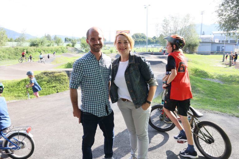 Regionalmanager Dominik Heinzle mit Vize-Bgm. Edith Lampert-Deuring (Götzis).