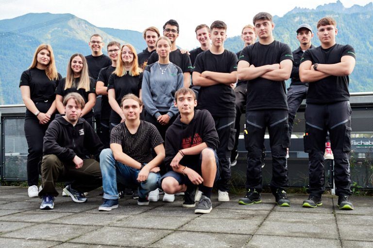 SCHMIDT’S 15 neue Lehrlinge starten beim Eisenwaren- und Spezialanbieter ihre Ausbildung. Neben dem Erlernen ihres Berufes liegt ein Fokus auf der Förderung der persönlichen Entwicklung und Entfaltung. schmidts