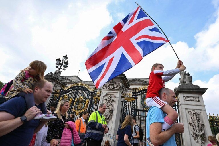 Tausende hatten sich am Wochenende zum Buckingham Palace aufgemacht.