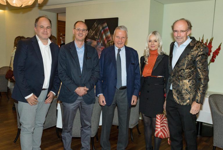 Business-Circle in Lauterach.<p class="caption">V. l: Russmedia-Geschäftsführer Gerold Riedmann, Referent Michael Karg, Unternehmer Franz Rauch und Irene Russ mit Herausgeber Eugen A.</p>