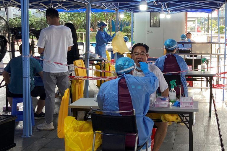 Wegen ein paar Dutzend Covid-Neuinfektionen pro Tag ist die chinesische Millionenmetropole Shenzhen im Lockdown. REUTERs
