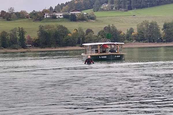 45 Personen nach Schiffbruch auf Mattsee evakuiert