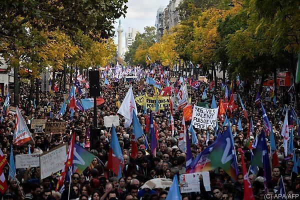Zehntausende demonstrieren in Paris gegen Politik von Macron
