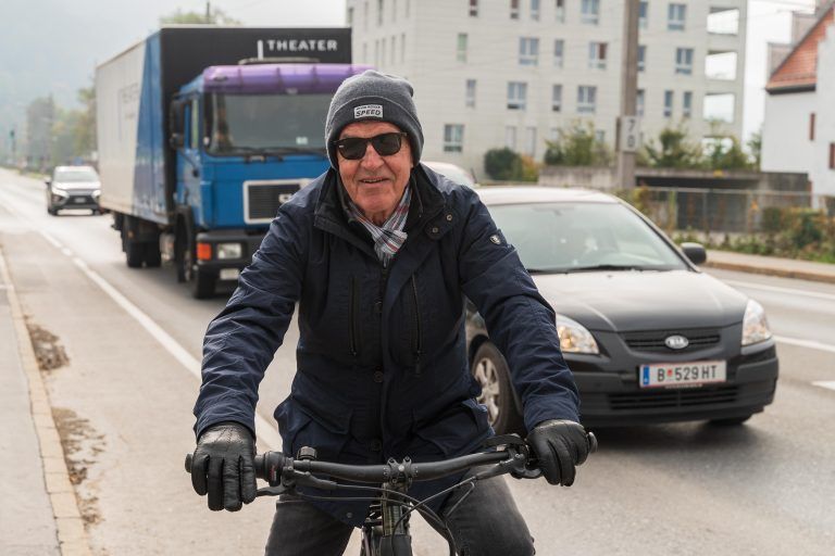 <strong>Heinz Scherzer</strong>, 79 Jahre, Lochau „Ich fahre jeden Tag mit dem Rad von Lochau nach Bregenz. Am Anfang war es mit der Umleitung ein bisschen problematisch, aber jetzt hat es sich eingependelt und die Autofahrer fahren alle langsam.“