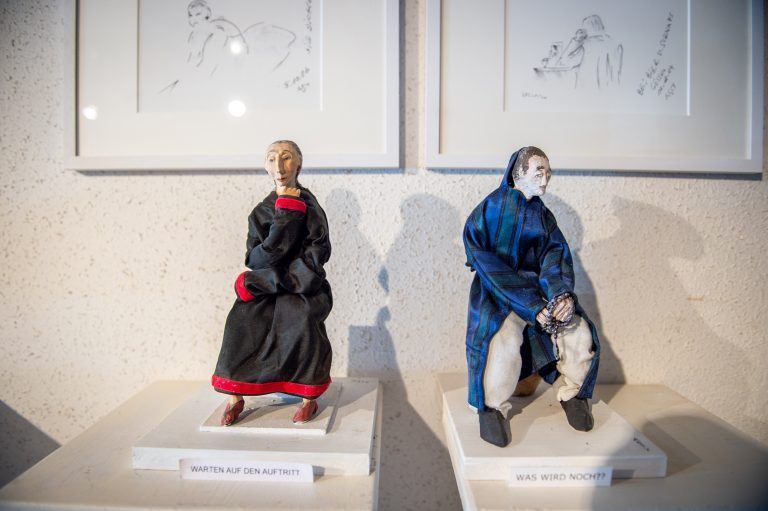 Die von Anton Sutterlüty geschaffenen Wesen sind kunstvoll eingekleidet.