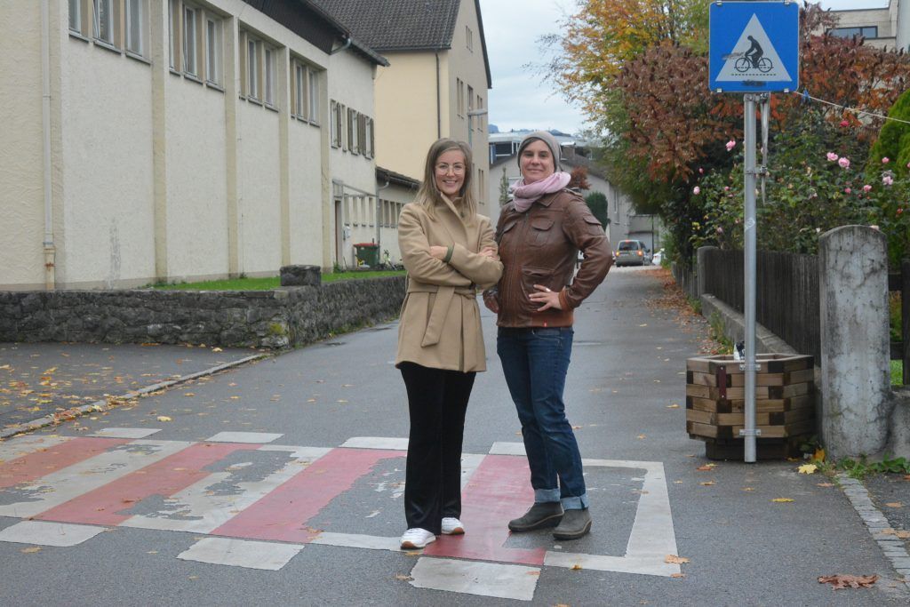 In dieser Lustenauer Nebenstraße werden Autos zum Problem