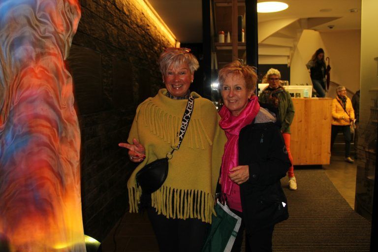 Gut gelaunt waren an diesem Abend auch Dorle Hübler und ihre Freundin Ursula van Ast.