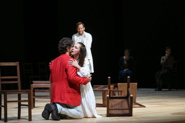 Plausibel starke Personenführung auf nahezu kahler Bühne. <span class="copyright">Volksoper/Palffy</span>