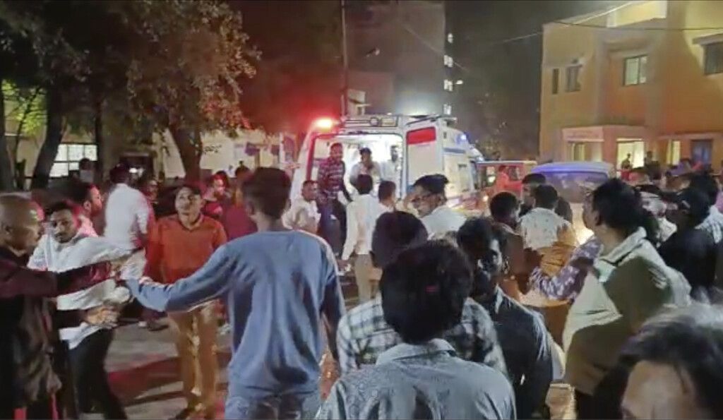 Mindestens 60 Tote bei Brückeneinsturz in Indien