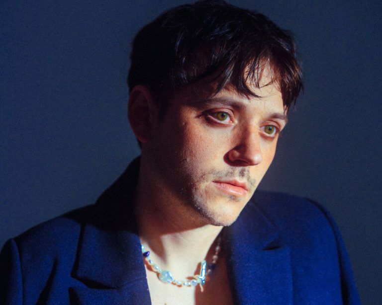 Ariel Oehl ist mit seinem aktuellen Album„Keine Blumen“ auf Konzertournee. Tim Cavadini