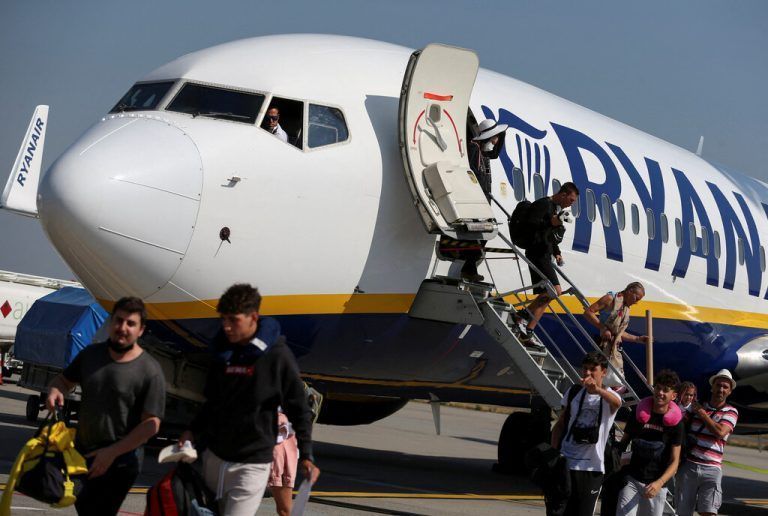 Auch wer in einen Ryanair-Flieger steigt, fliegt nicht mehr so günstig.Reuters