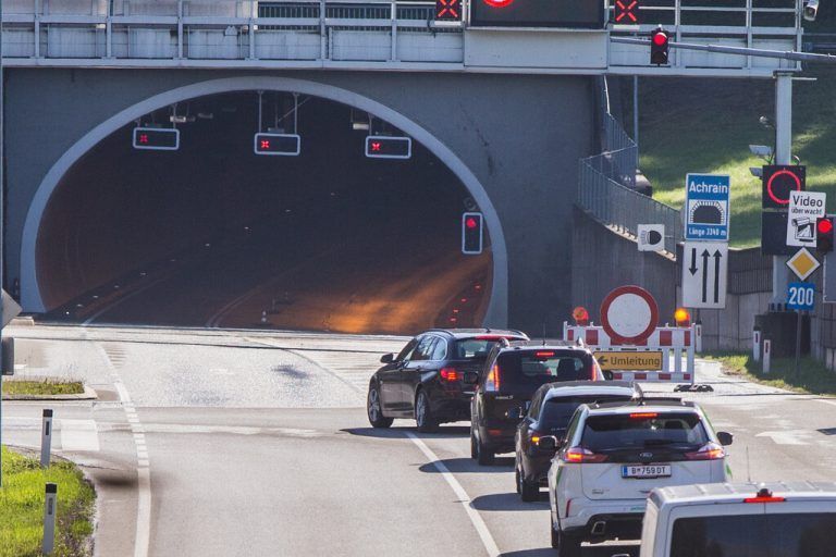 Der Achraintunnel war zuletzt im April wegen Reinigungs- und Wartungsarbeiten gesperrt. Kommende Woche ist es wieder soweit.   VN/Steurer