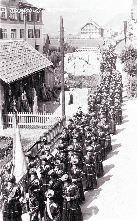 Der riesige Trauerzug für den 1929 verstorbenen Vizekanzler Jodok Fink führte am Andelsbucher Steinmetzbetrieb von Johann Peter Nußbaumer vorbei.