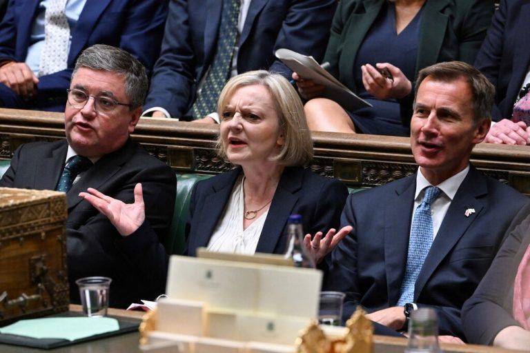 Die britische Premier Liz Truss muss mit dem Rücktritt der Innenministerin zum zweiten Mal in sechs Tagen ihr Kabinett umbauen. AFP