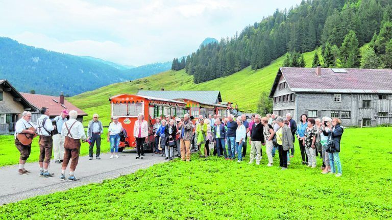 Die Lochauer SeniorenInnen beim Herbstausflug in Schönenbach.