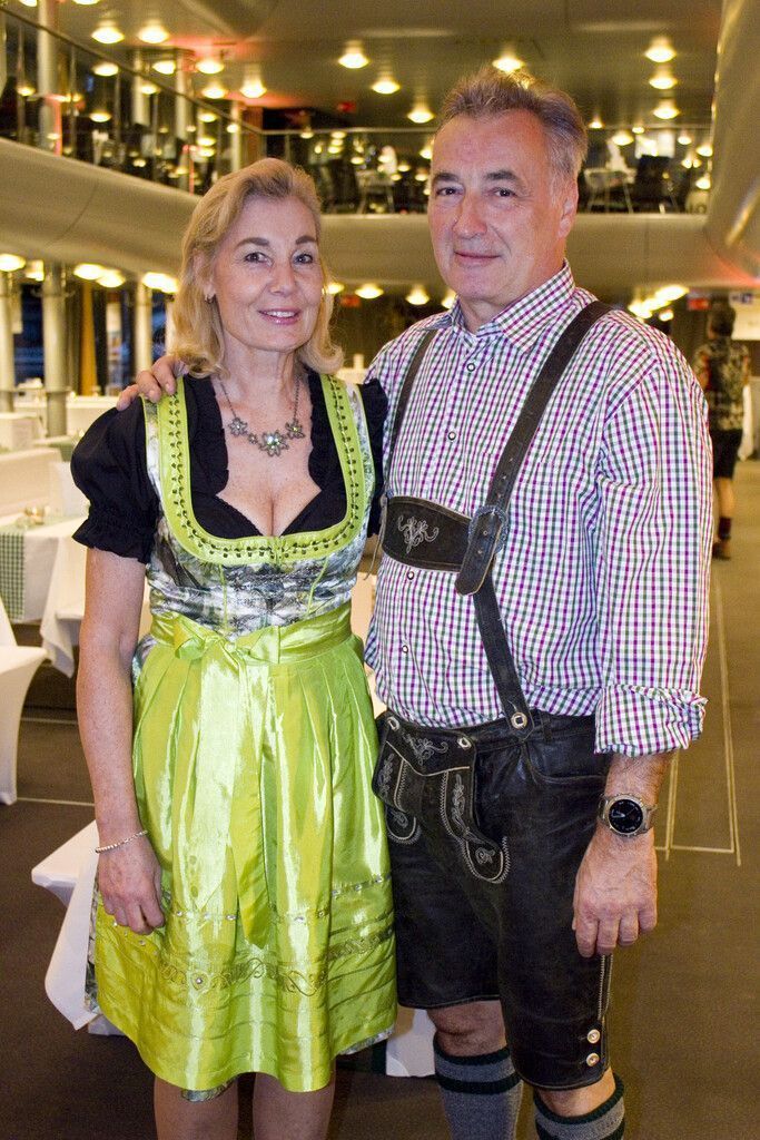 Zünftiges auf dem Partyschiff