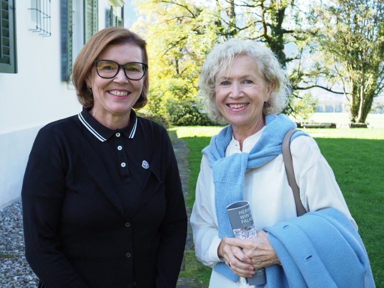Gunda Farnberger und Elisabeth Vonbank-Dür.
