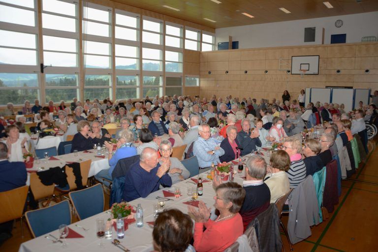 Im Gemeindesaal-Treffpunkt in Langen wurde das Mittagessen eingenommen.