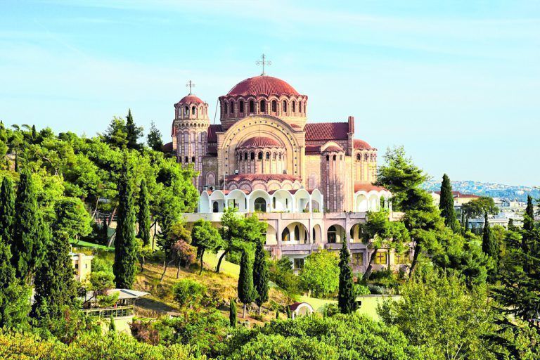 Im Nordosten der Stadt, etwas erhöht, liegt die Kirche St. Paulus.Shutterstock